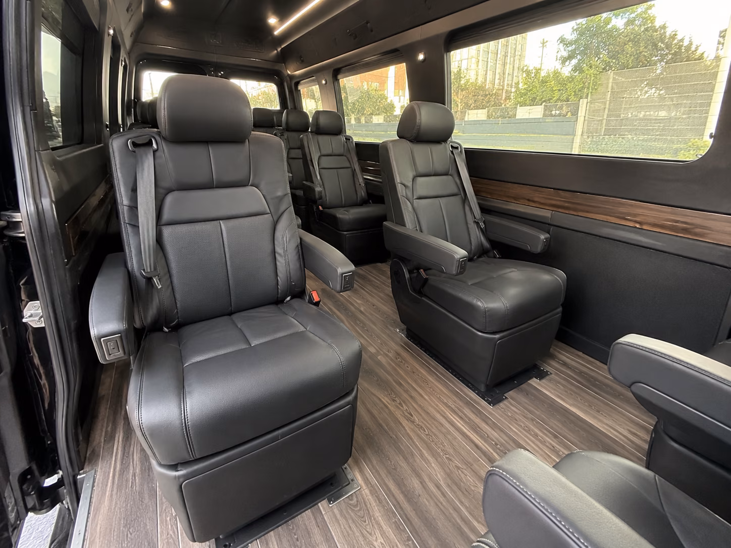 find the perfect transportation for your next airport transfer 1